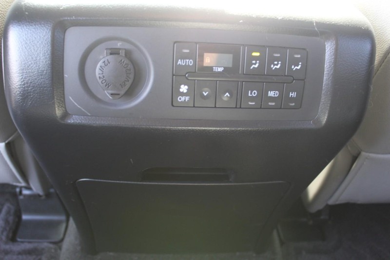 Toyota Sequoia Vehicle Full-screen Gallery Image 24