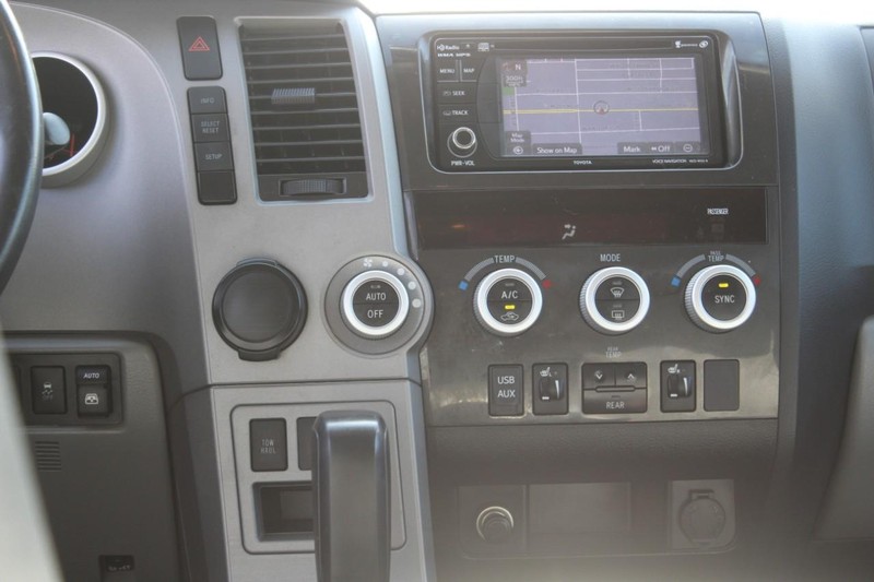 Toyota Sequoia Vehicle Full-screen Gallery Image 25