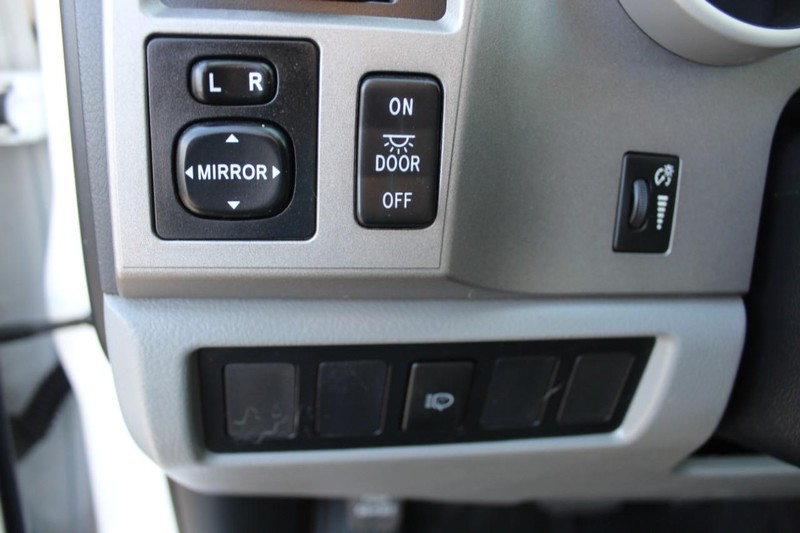 Toyota Sequoia Vehicle Full-screen Gallery Image 27