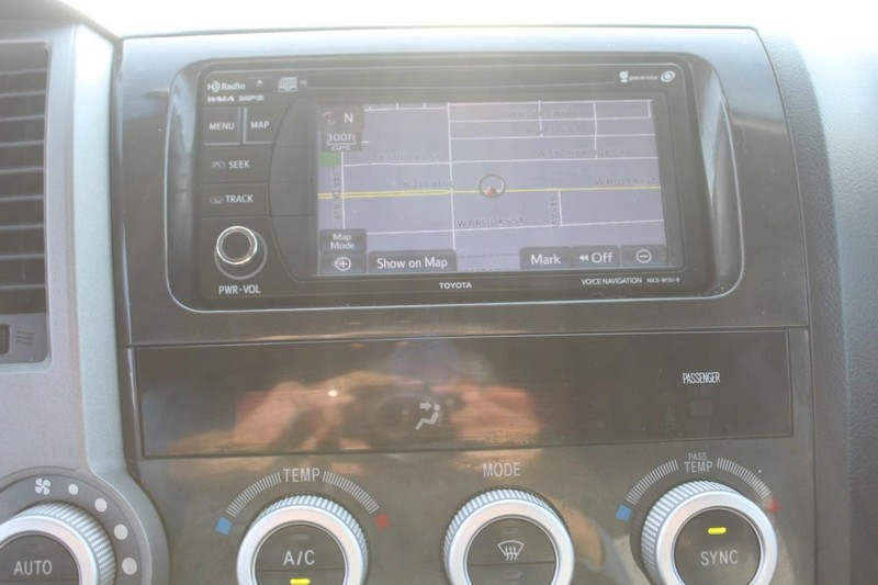 Toyota Sequoia Vehicle Full-screen Gallery Image 29