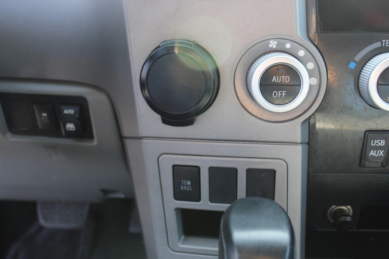 Toyota Sequoia Vehicle Full-screen Gallery Image 30