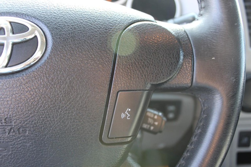 Toyota Sequoia Vehicle Full-screen Gallery Image 32