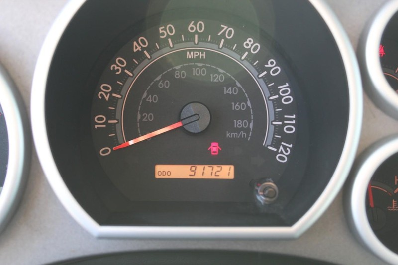 Toyota Sequoia Vehicle Full-screen Gallery Image 34