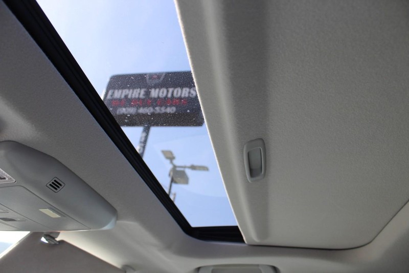 Toyota Sequoia Vehicle Full-screen Gallery Image 35