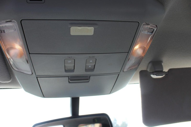 Toyota Sequoia Vehicle Full-screen Gallery Image 36