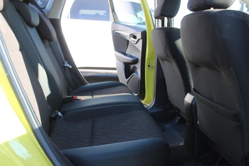 Honda Fit Vehicle Full-screen Gallery Image 07