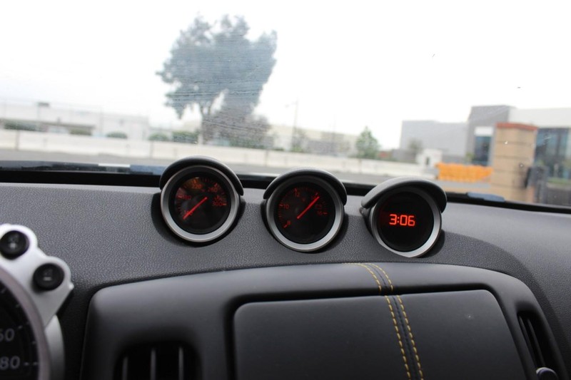 Nissan 370Z Coupe Vehicle Full-screen Gallery Image 22