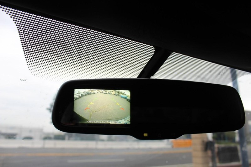 Nissan 370Z Coupe Vehicle Full-screen Gallery Image 23