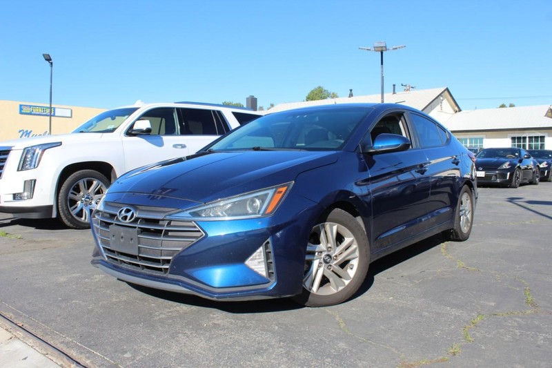 Hyundai Elantra Vehicle Full-screen Gallery Image 01