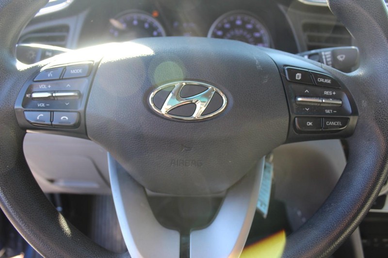 Hyundai Elantra Vehicle Full-screen Gallery Image 14