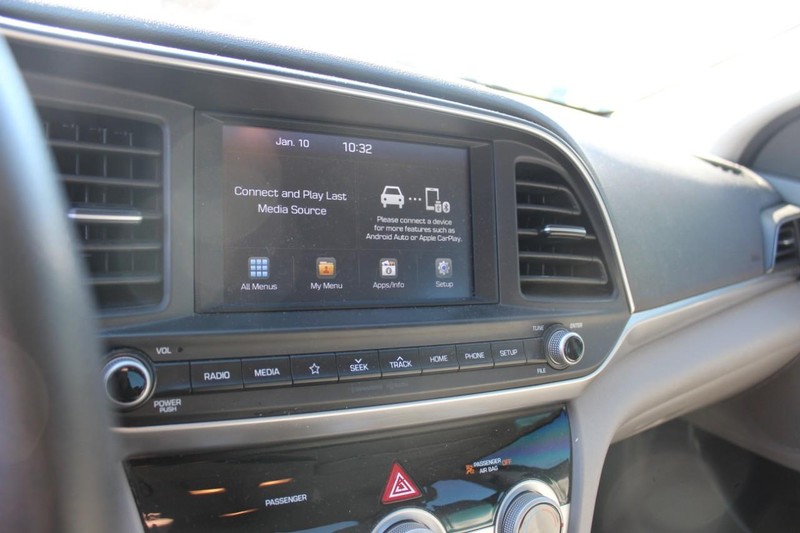 Hyundai Elantra Vehicle Full-screen Gallery Image 20