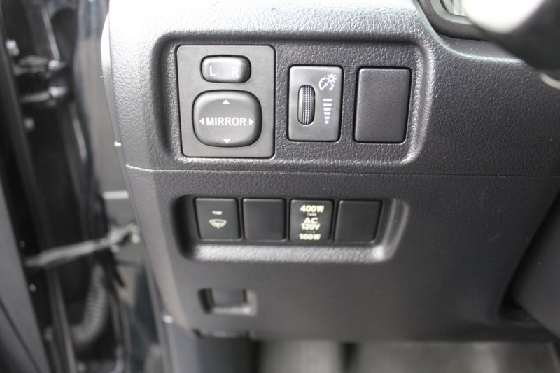 Toyota 4Runner Vehicle Full-screen Gallery Image 15