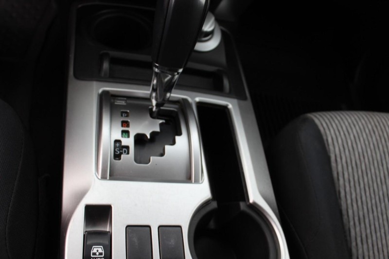 Toyota 4Runner Vehicle Full-screen Gallery Image 16