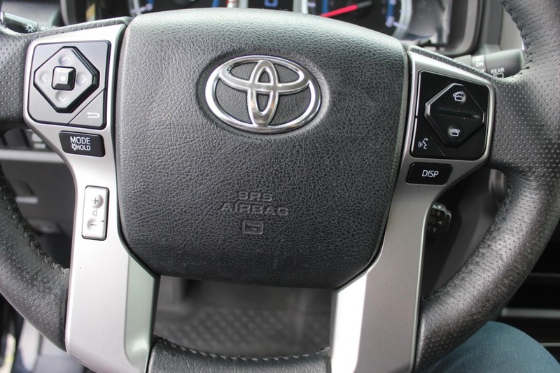 Toyota 4Runner Vehicle Full-screen Gallery Image 17