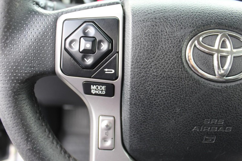 Toyota 4Runner Vehicle Full-screen Gallery Image 19