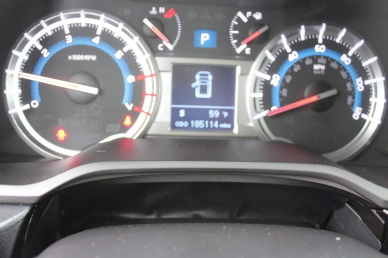 Toyota 4Runner Vehicle Full-screen Gallery Image 20