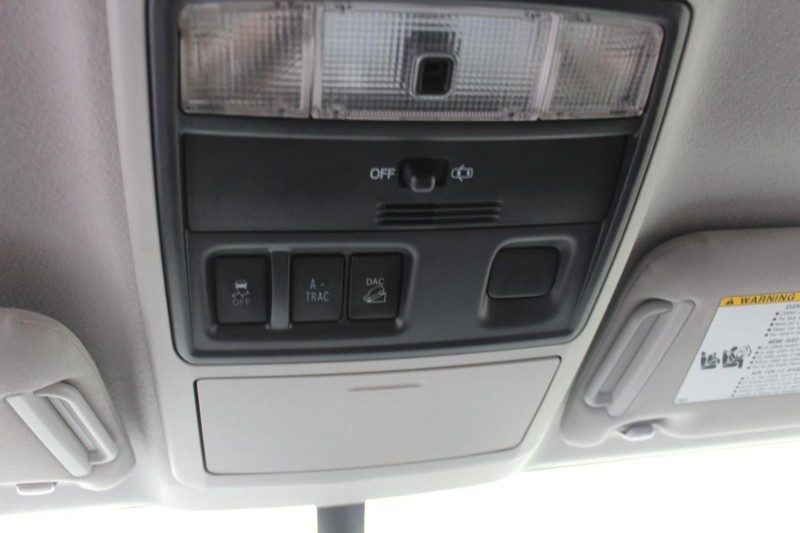 Toyota 4Runner Vehicle Full-screen Gallery Image 25