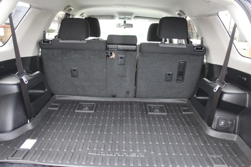 Toyota 4Runner Vehicle Full-screen Gallery Image 28