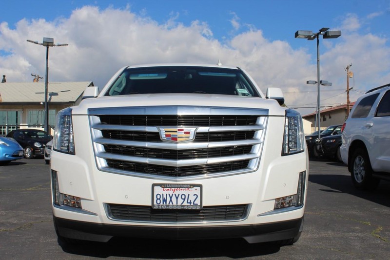 Cadillac Escalade Vehicle Full-screen Gallery Image 02