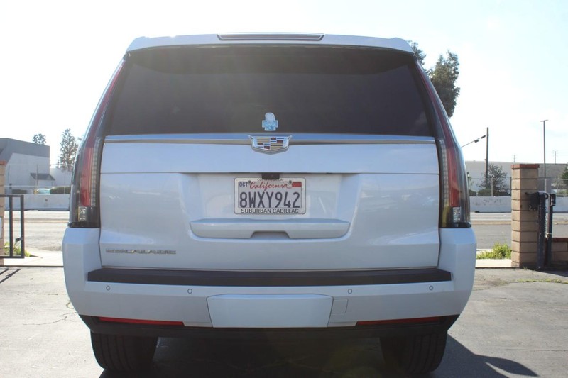 Cadillac Escalade Vehicle Full-screen Gallery Image 03