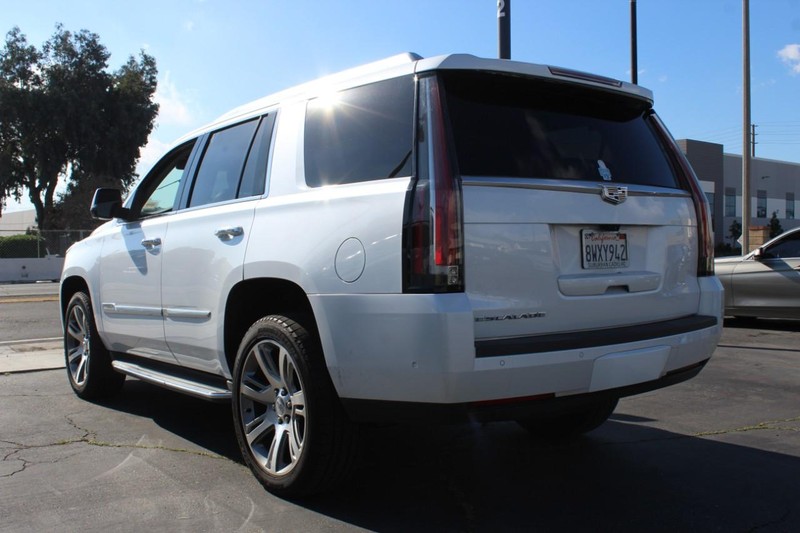 Cadillac Escalade Vehicle Full-screen Gallery Image 04