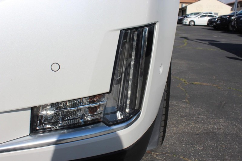 Cadillac Escalade Vehicle Full-screen Gallery Image 06