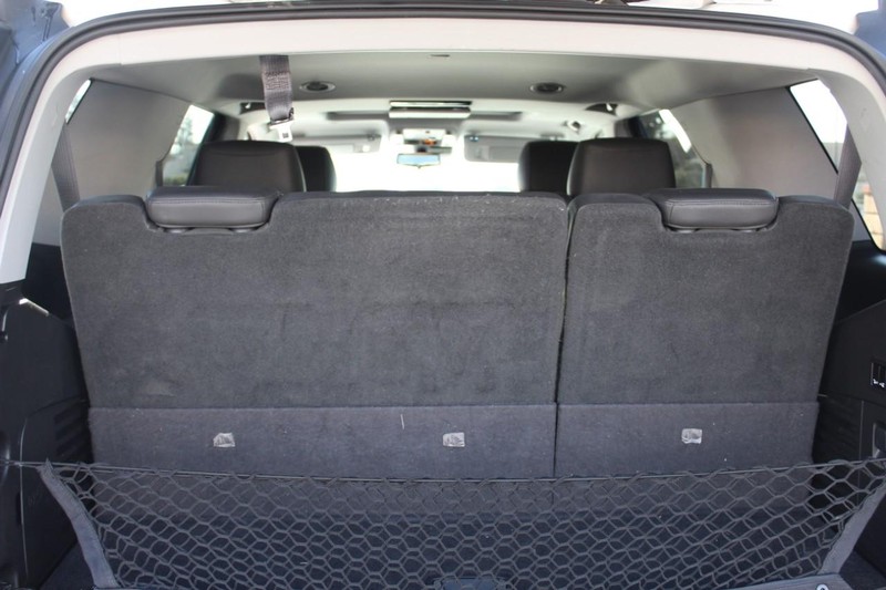 Cadillac Escalade Vehicle Full-screen Gallery Image 09