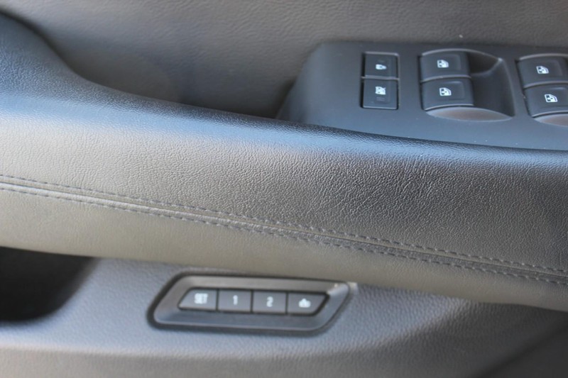 Cadillac Escalade Vehicle Full-screen Gallery Image 13