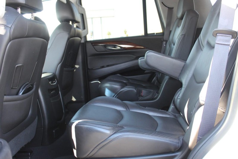 Cadillac Escalade Vehicle Full-screen Gallery Image 15