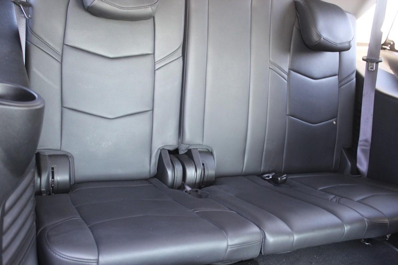 Cadillac Escalade Vehicle Full-screen Gallery Image 16