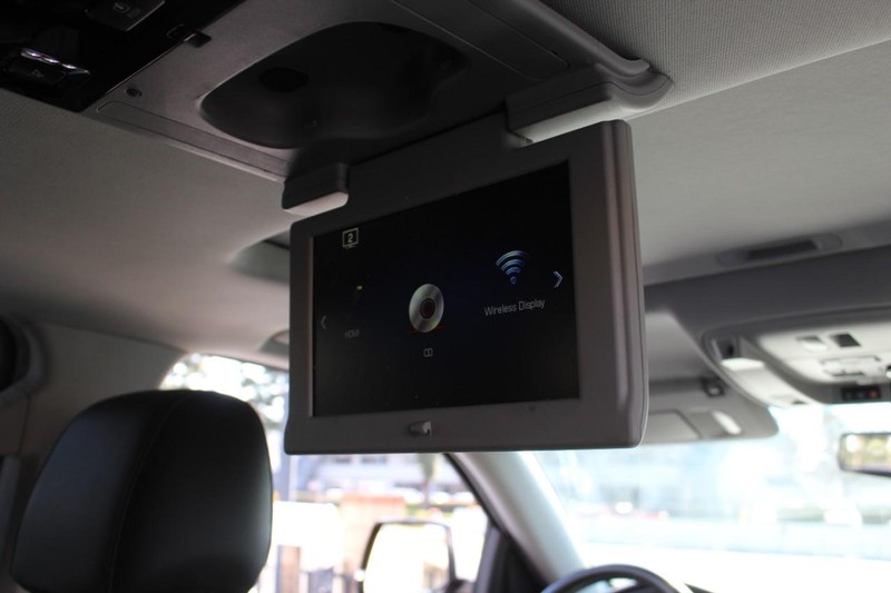 Cadillac Escalade Vehicle Full-screen Gallery Image 17