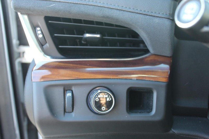 Cadillac Escalade Vehicle Full-screen Gallery Image 21