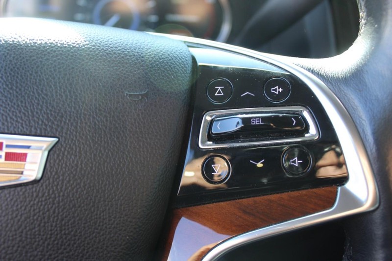 Cadillac Escalade Vehicle Full-screen Gallery Image 23