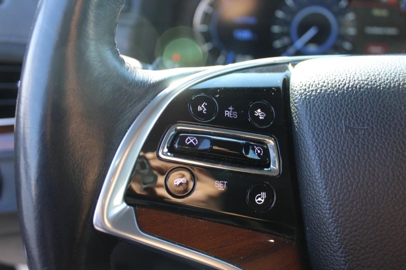 Cadillac Escalade Vehicle Full-screen Gallery Image 24