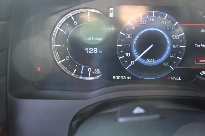 Cadillac Escalade Vehicle Full-screen Gallery Image 25