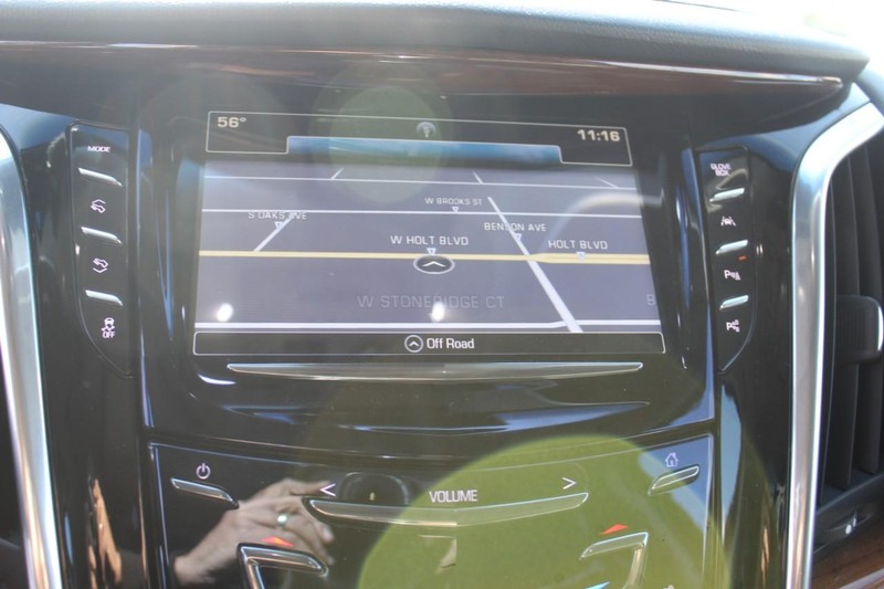 Cadillac Escalade Vehicle Full-screen Gallery Image 27