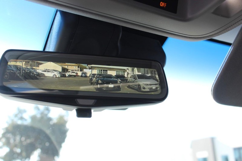 Cadillac Escalade Vehicle Full-screen Gallery Image 35