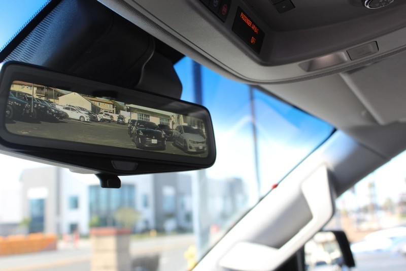 Cadillac Escalade Vehicle Full-screen Gallery Image 36