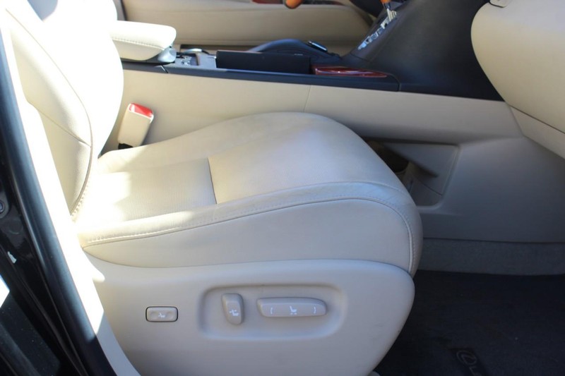 Lexus RX 350 Vehicle Full-screen Gallery Image 09