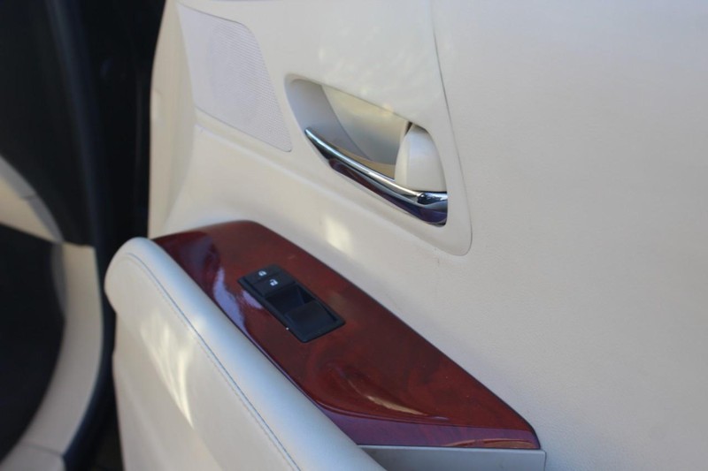 Lexus RX 350 Vehicle Full-screen Gallery Image 12