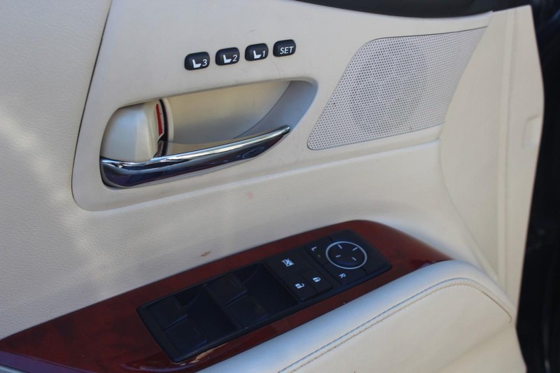 Lexus RX 350 Vehicle Full-screen Gallery Image 13