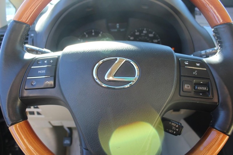 Lexus RX 350 Vehicle Full-screen Gallery Image 15