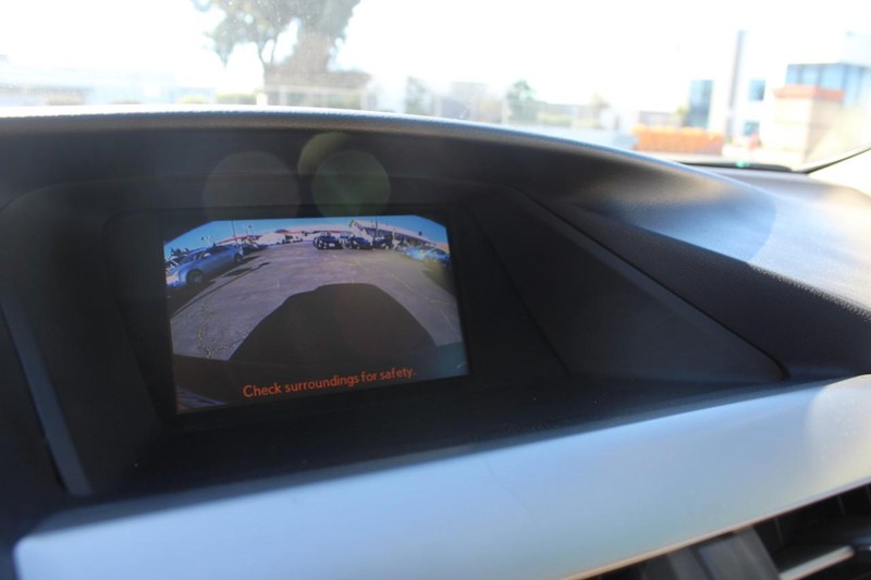 Lexus RX 350 Vehicle Full-screen Gallery Image 24