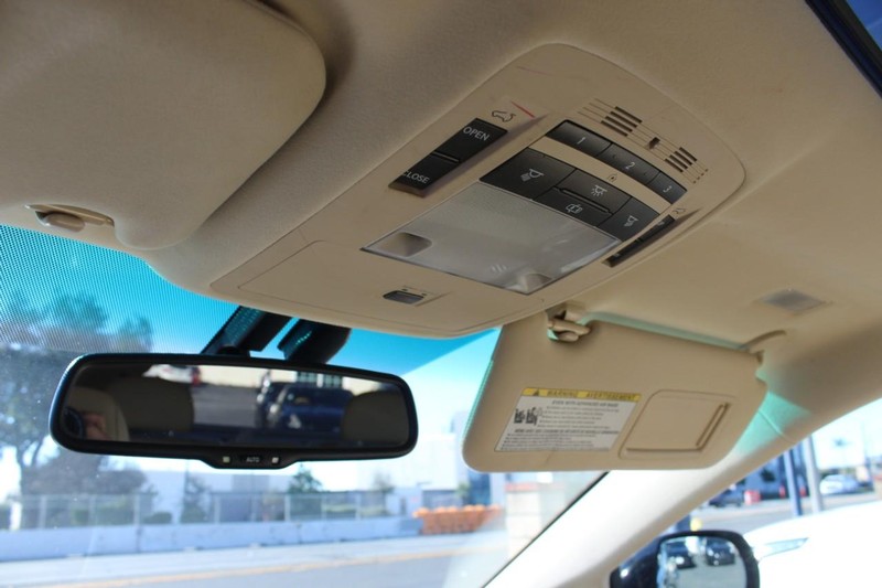 Lexus RX 350 Vehicle Full-screen Gallery Image 25