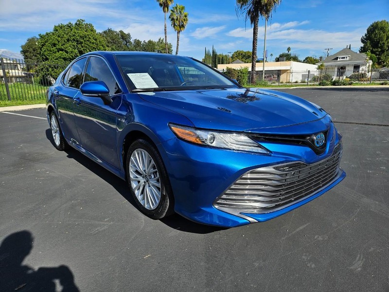 Toyota Camry Vehicle Full-screen Gallery Image 07