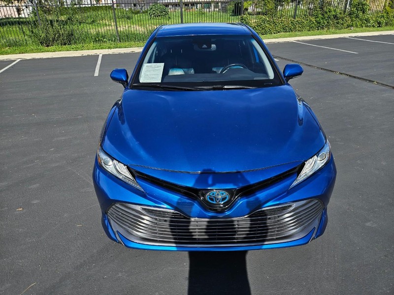 Toyota Camry Vehicle Full-screen Gallery Image 08