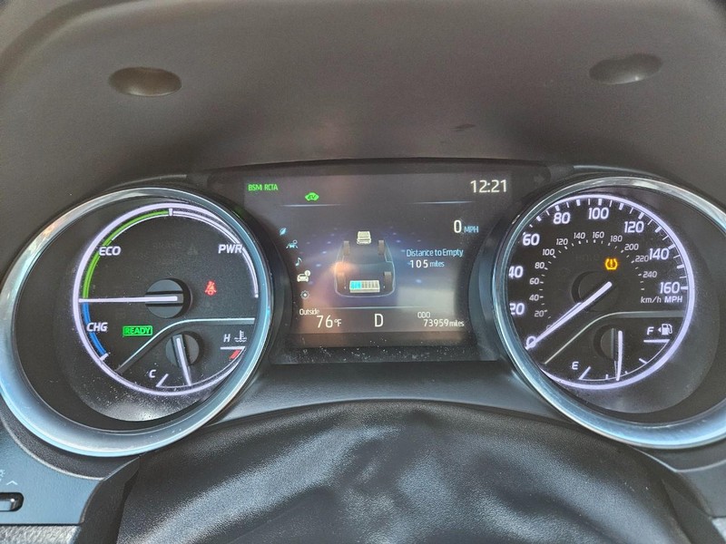 Toyota Camry Vehicle Full-screen Gallery Image 10