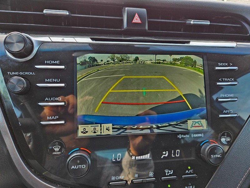 Toyota Camry Vehicle Full-screen Gallery Image 11