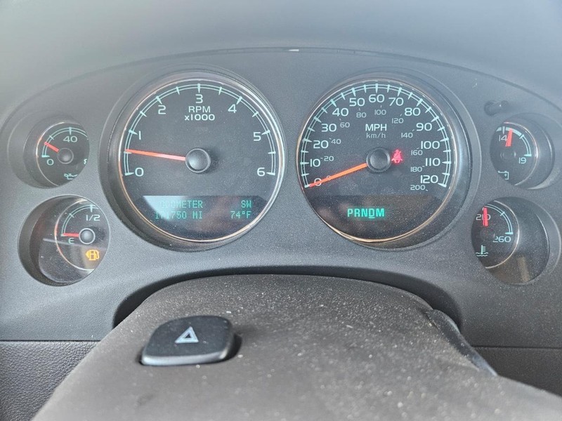 GMC Yukon XL Vehicle Full-screen Gallery Image 19