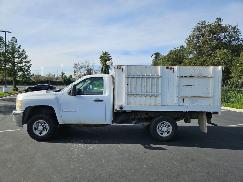 Chevrolet Silverado 2500HD Vehicle Full-screen Gallery Image 02